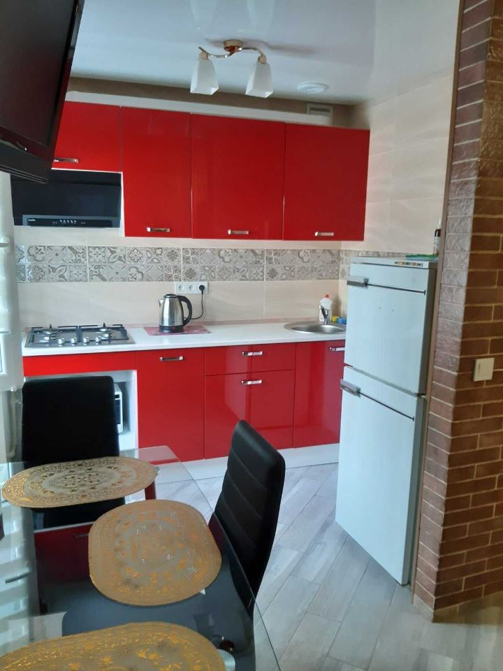 вул. Космонавтів, 3