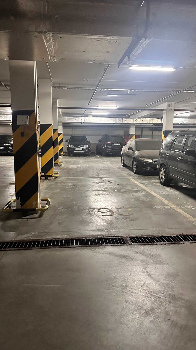 693529825